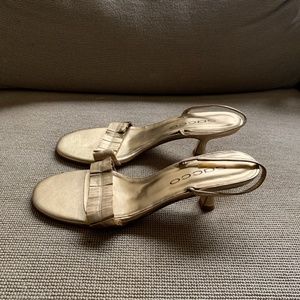 Women's Sacco Gold Sandals SZ 8.5